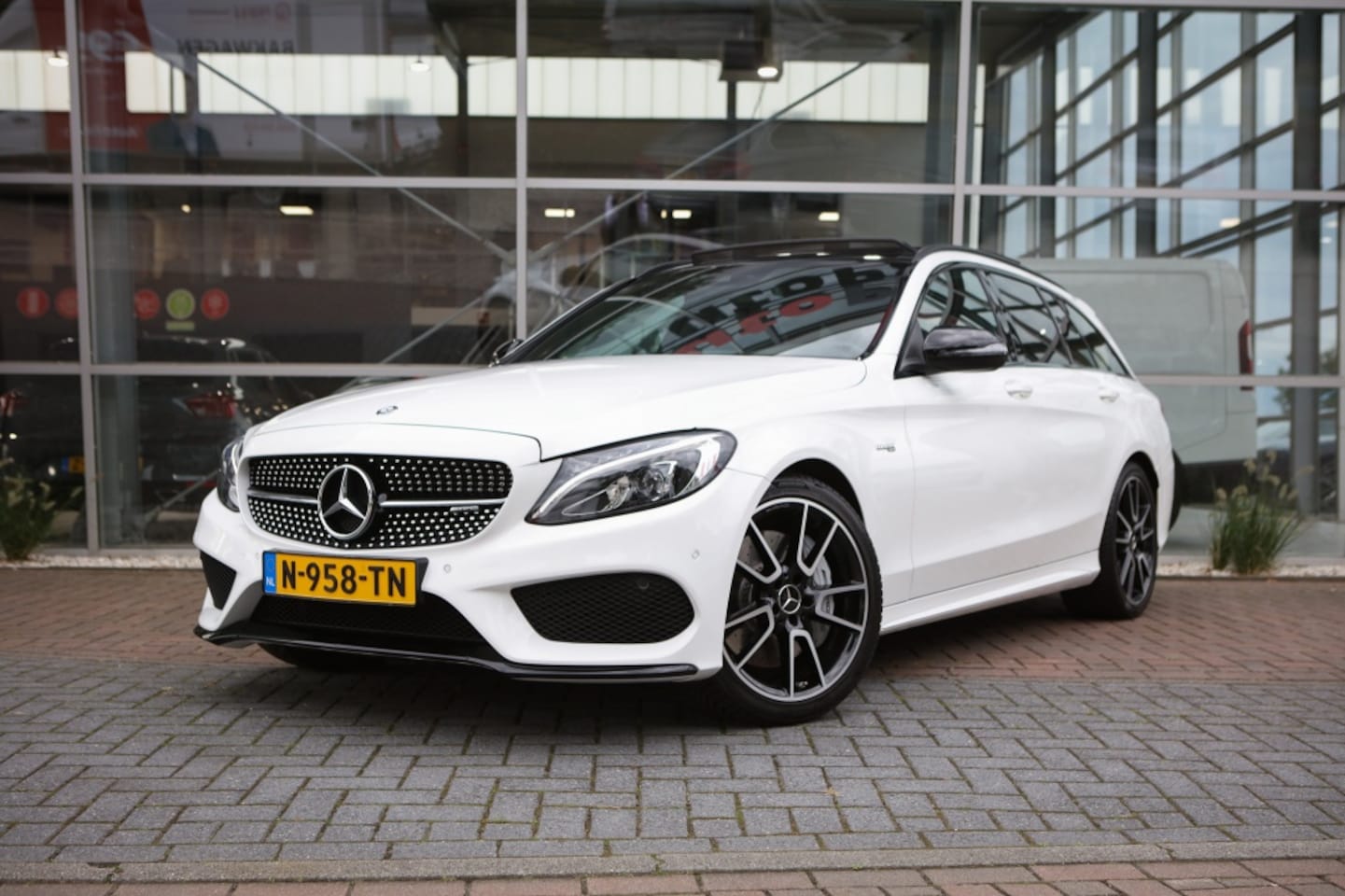 Mercedes-Benz C-klasse Estate - AMG 43 4MATIC | Nieuwstaat! | Burmester | Pano | Trekhaak | - AutoWereld.nl