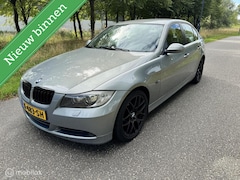 BMW 3-serie - 325i*AUTOMAAT*PARKEERSENSOR*CRUISE*HALF LEDER