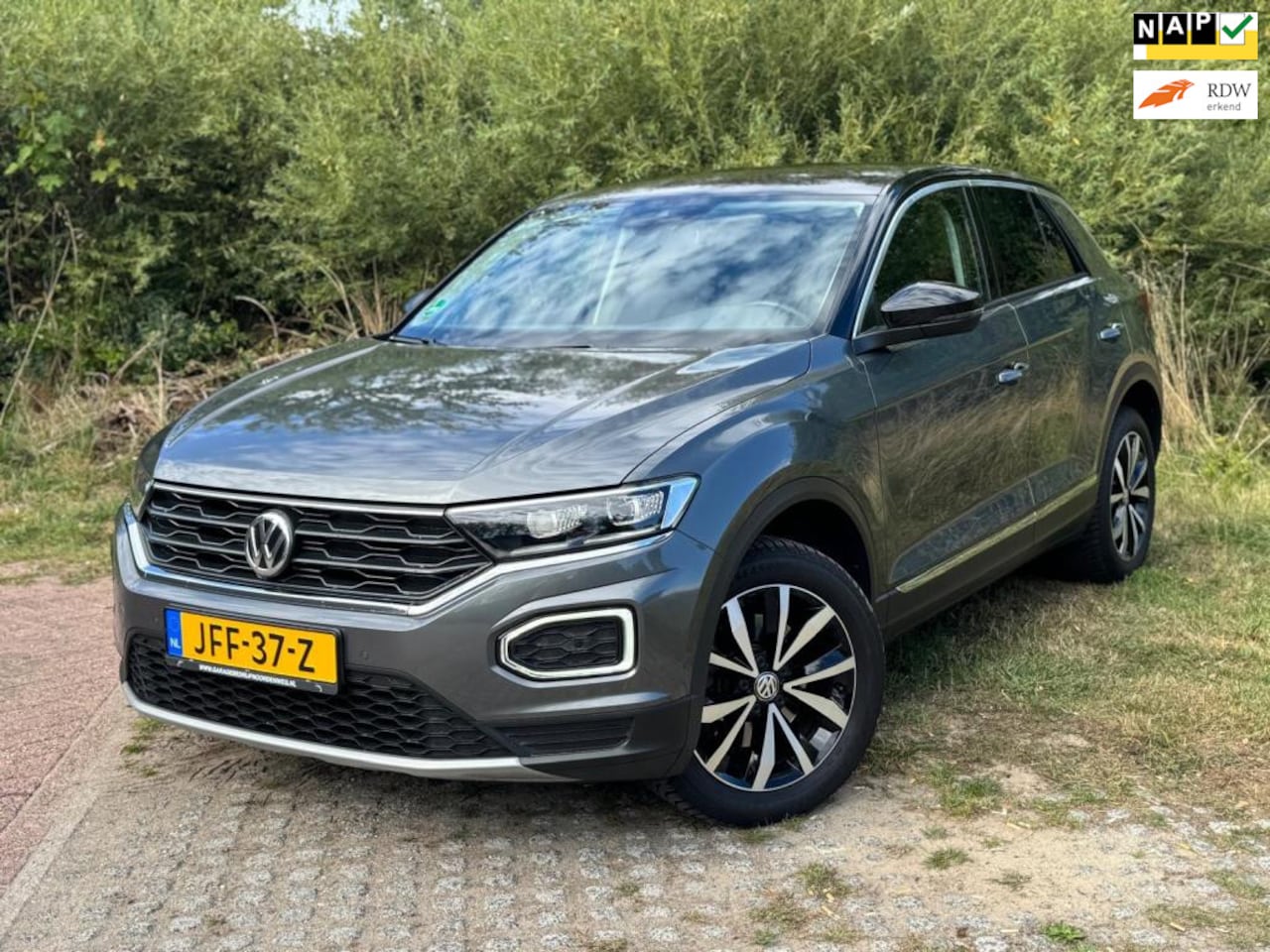 Volkswagen T-Roc - 1.5 TSI / VIRTUAL / PDC / 1E EIGENAAR - AutoWereld.nl