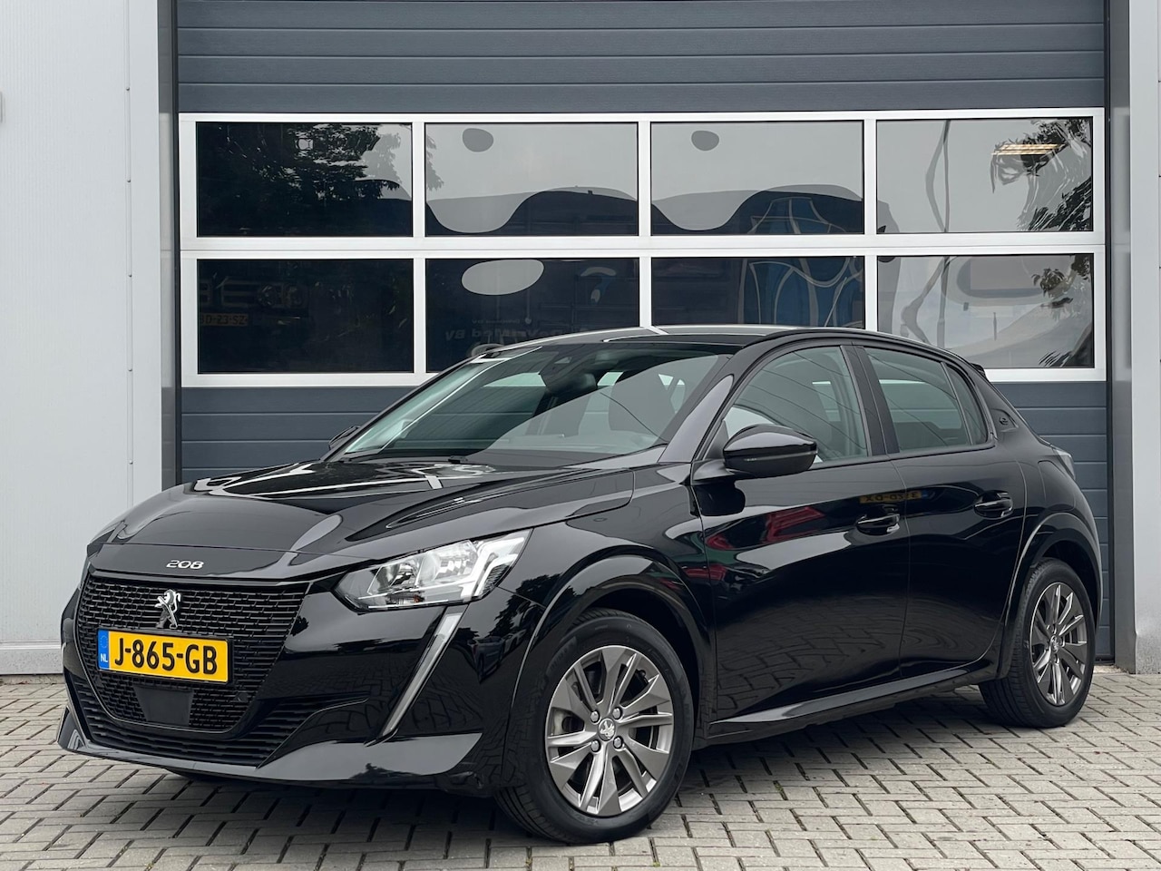 Peugeot e-208 - EV Allure 50 kWh | Navi | Carplay | PDC | Climate control | Cruise control - AutoWereld.nl