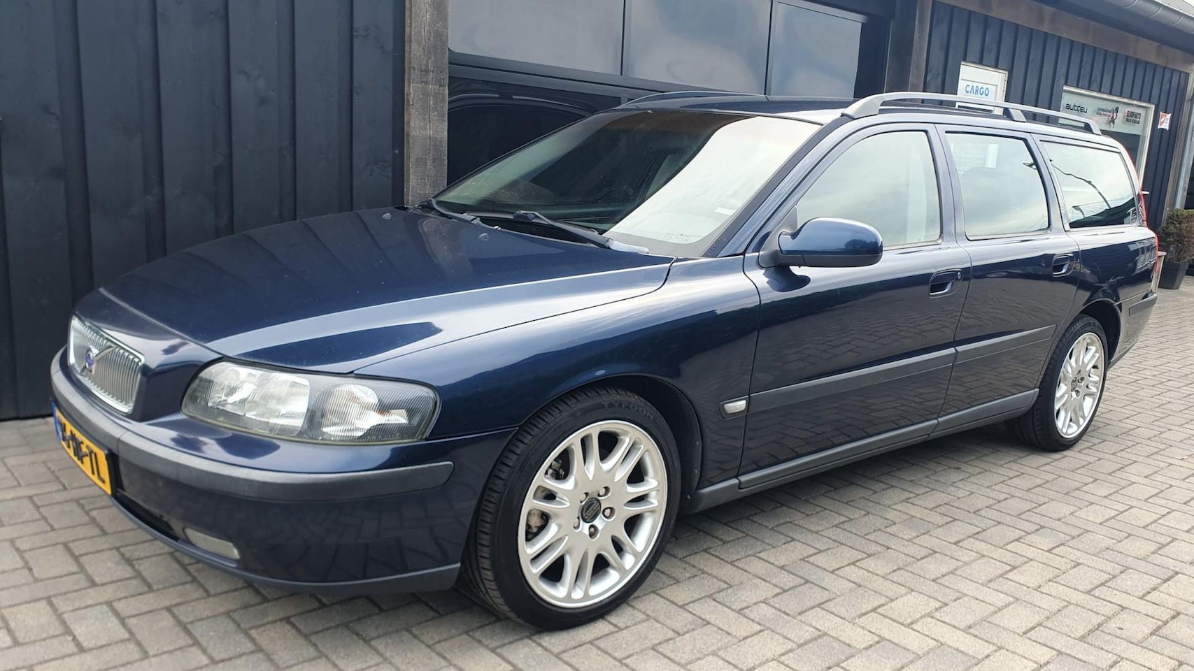Volvo V70 - 2.4 T Comfort Line 2.4 T Comfort Line *NIEUWE APK* - AutoWereld.nl