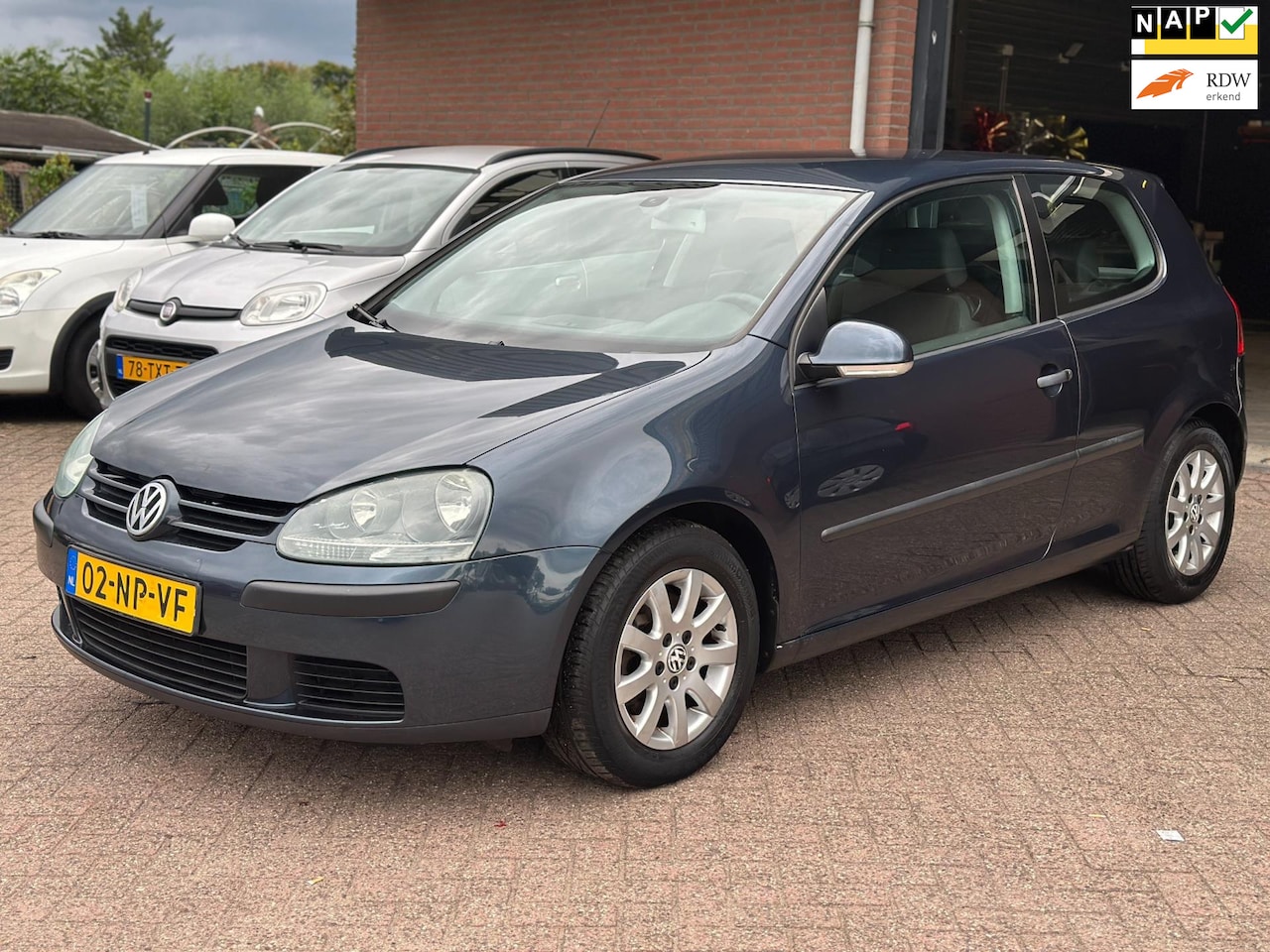 Volkswagen Golf - 1.6 FSI Comfortline AIRCO, APK, BOEKJES!! - AutoWereld.nl