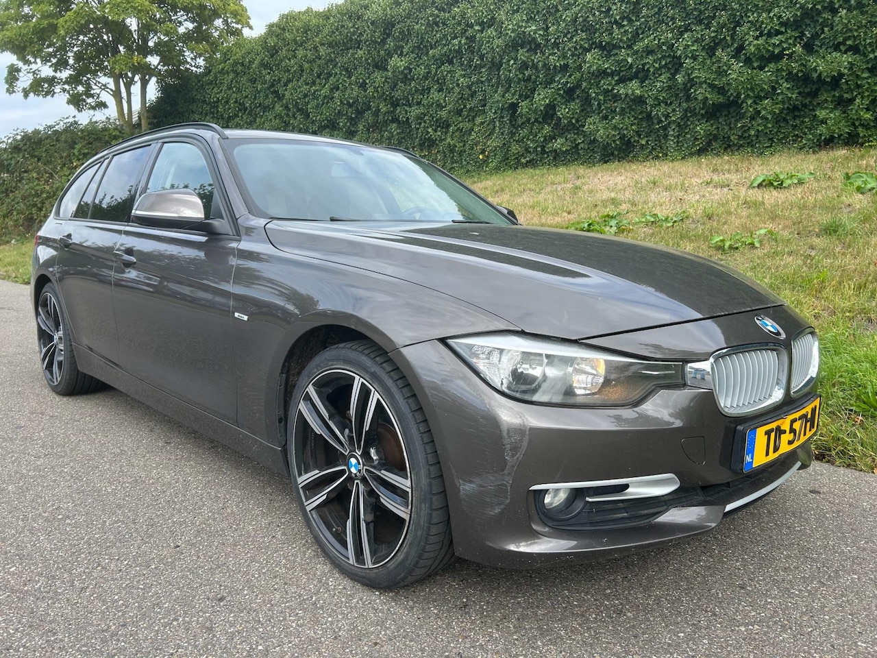 BMW 3-serie Touring - 318d High Executive - Leder - Navi - Lichtmetalen velgen - Trekhaak - AutoWereld.nl