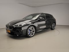 BMW 1-serie - 5-deurs M135 xDrive | M-Sportpakket | LED | Leder | HUD | Schuifdak | Elektr. zetels | DAB