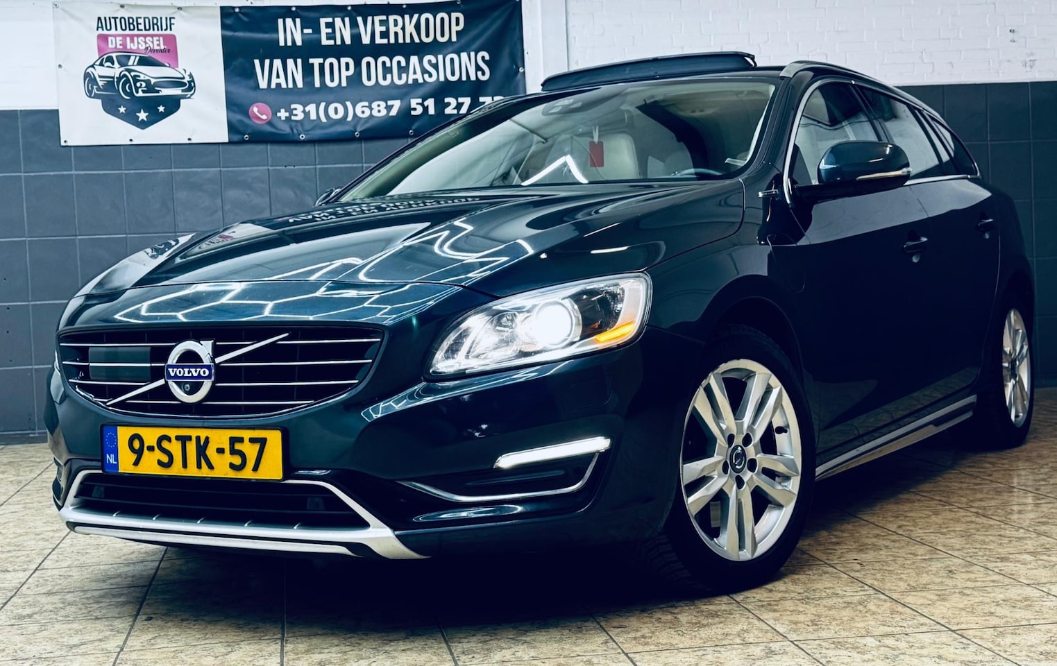 Volvo V60 - 2.4 D6 AWD Hybrid Summum/1STE EIG/VOL OPTIES/ - AutoWereld.nl