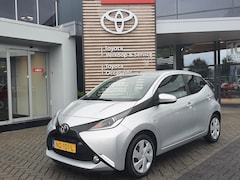 Toyota Aygo X - X-PLAY 5-DEURS CAMERA BLUETOOTH AIRCO NL-AUTO