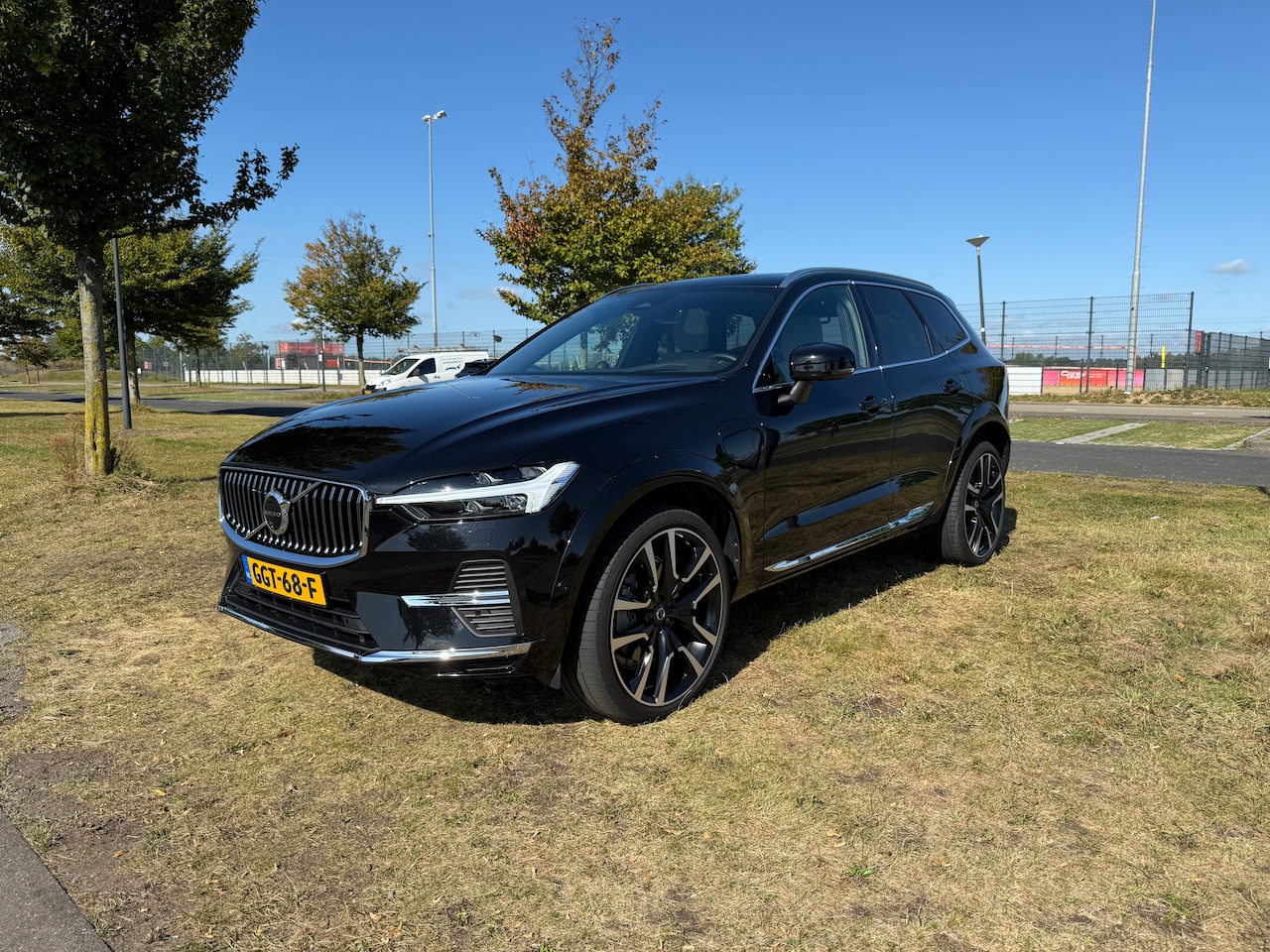 Volvo XC60 - 2.0 Recharge T8 AWD Ultimate Bright BTW | Luchtvering | B&W - AutoWereld.nl