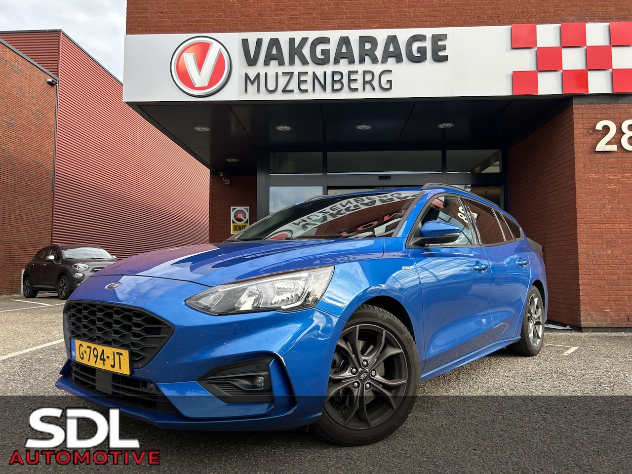 Ford Focus Wagon - 1.0 EcoBoost ST-Line // KEYLESS // NAVI + CARPLAY // CLIMA // CAMERA // WINTERPACK // TREK - AutoWereld.nl