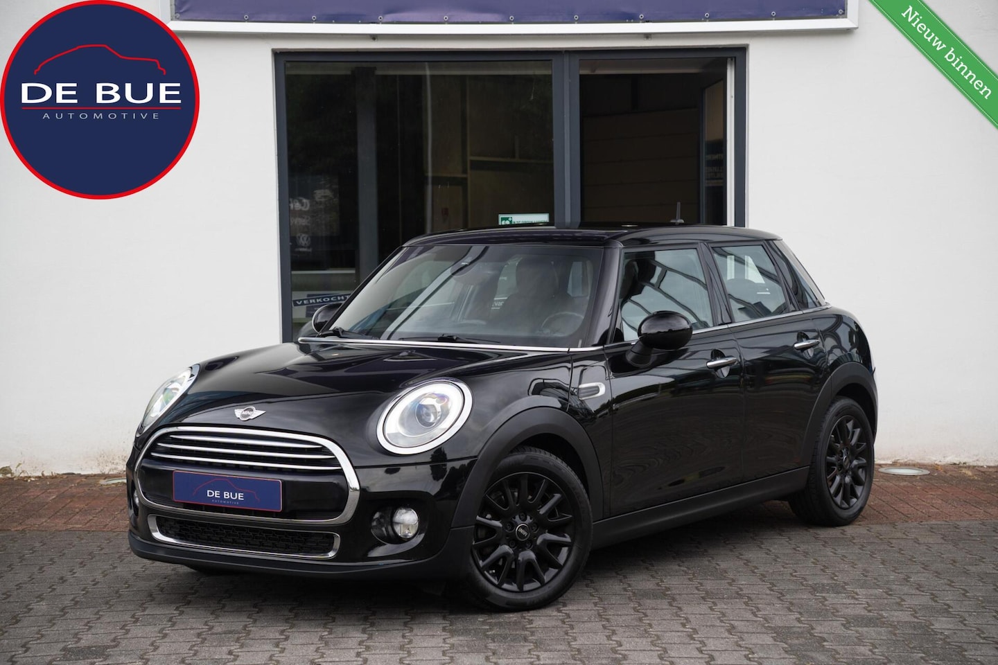 MINI John Cooper Works - Mini 1.5 Automaat|Chili JCW|LED|Stoelverwarming|Leder|Adaptive Cruise|Sportstoelen|Perfect - AutoWereld.nl