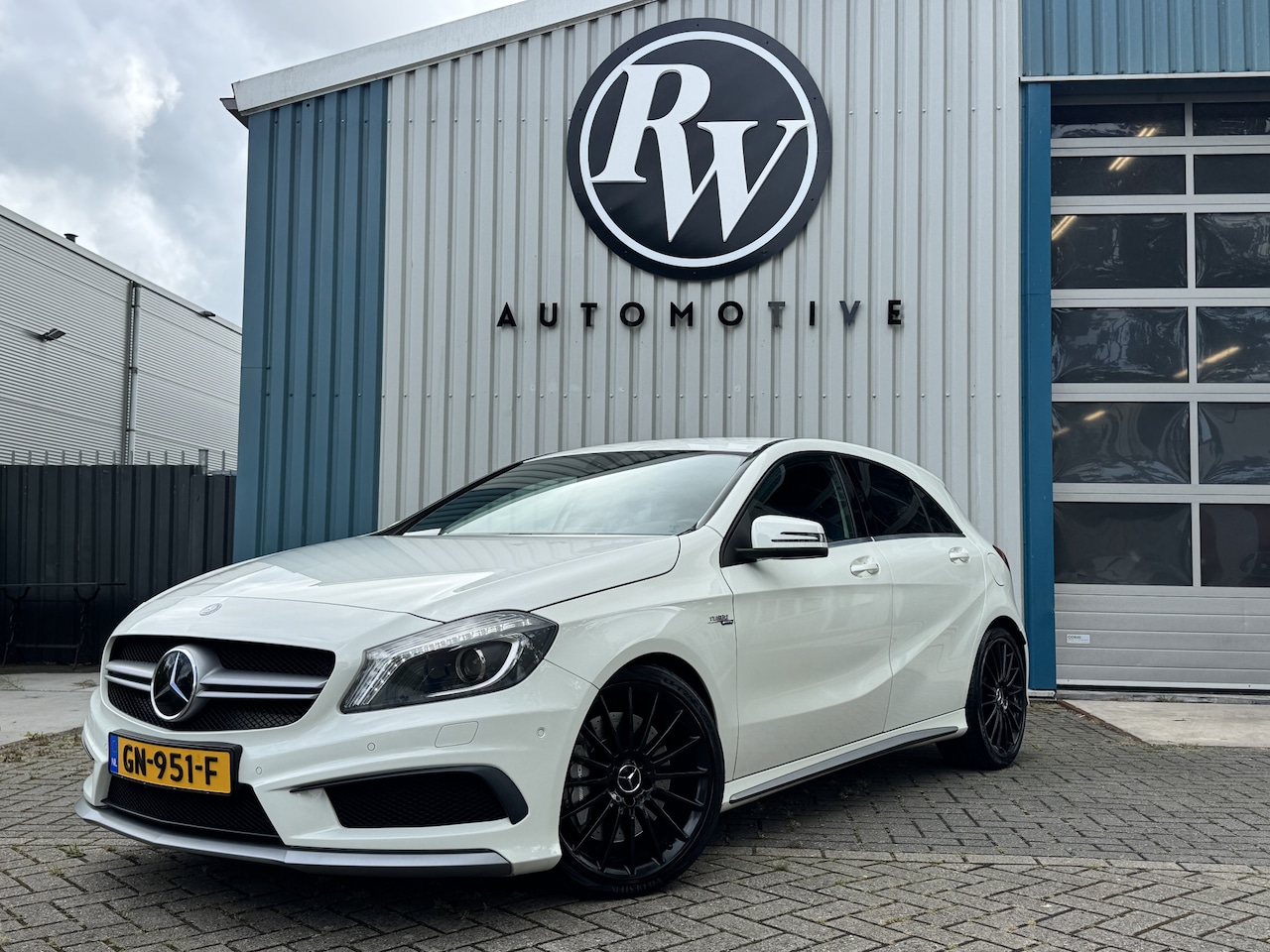 Mercedes-Benz A-klasse - AMG 45 4MATIC 361PK / Volleder / 19'' / Harman Kardon / Camera / Bi-Xenon / LED - AutoWereld.nl