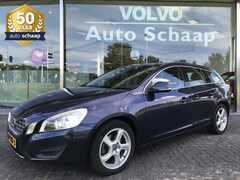 Volvo V60 - 1.6 T3 Family Line | Rijklaar incl garantie | Trekhaak Stoelverwarming Navigatie 17 inch