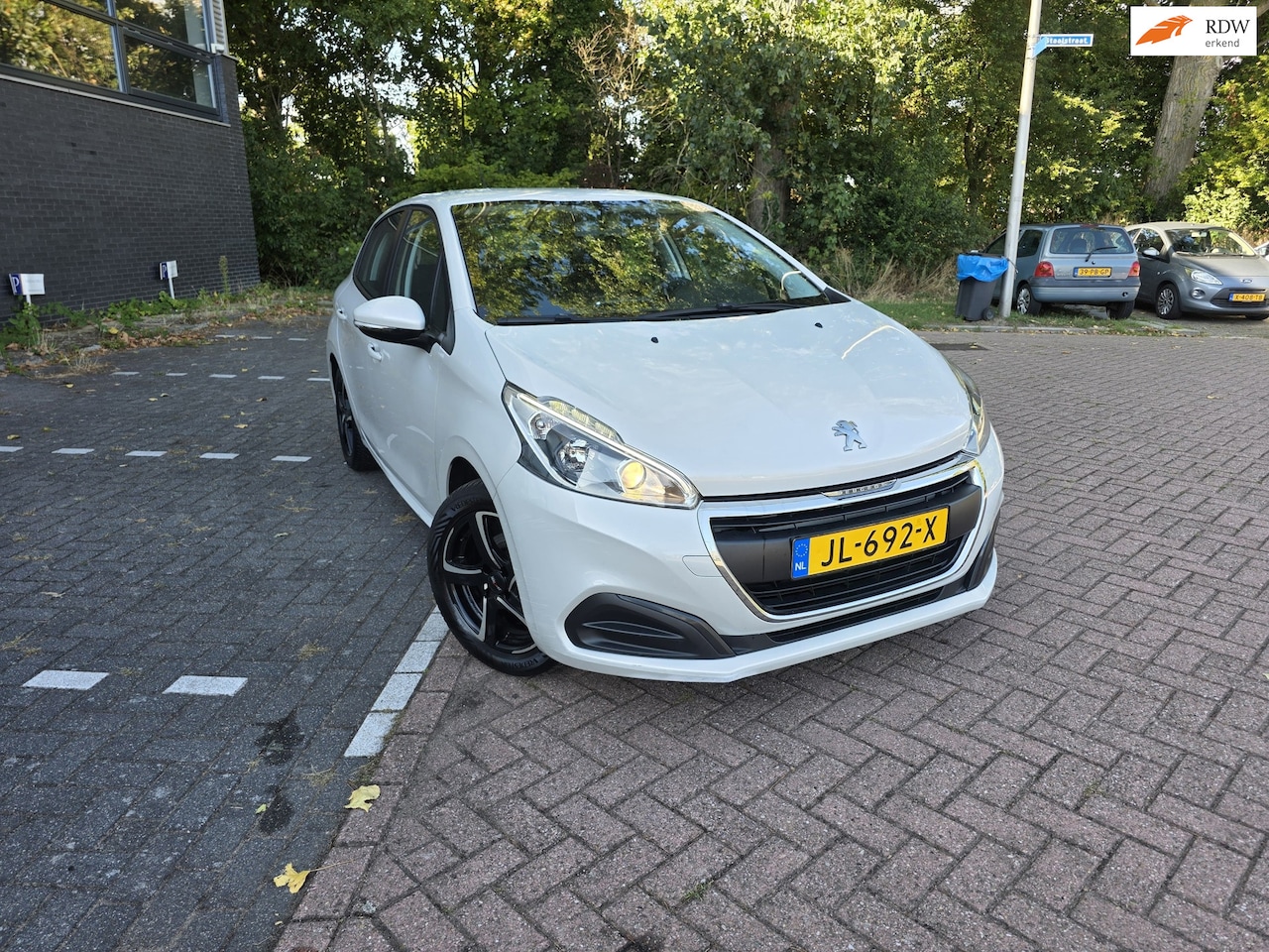 Peugeot 208 - 1.2 PureTech Active Navigatie Airco 5DR - AutoWereld.nl