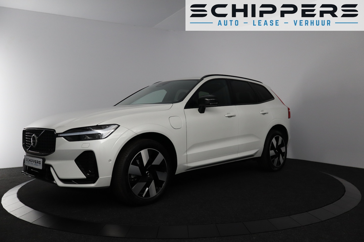 Volvo XC60 - 2.0 T6 Plug-in hybrid AWD Plus Dark | Trekhaak - AutoWereld.nl