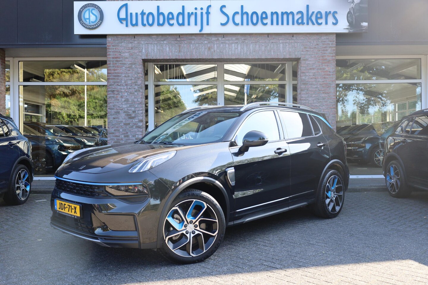 Lynk & Co 01 - 1.5 261PK! 6.6Kwh LADEN! 360-CAMERA PANO/SCHUIF INFINITY DAB NAVI CARPLAY STOELVERWARMING - AutoWereld.nl