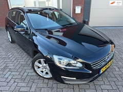 Volvo V60 - 1.6 D2 Momentum / Navi / PDC / AUT / Clima / Cruise