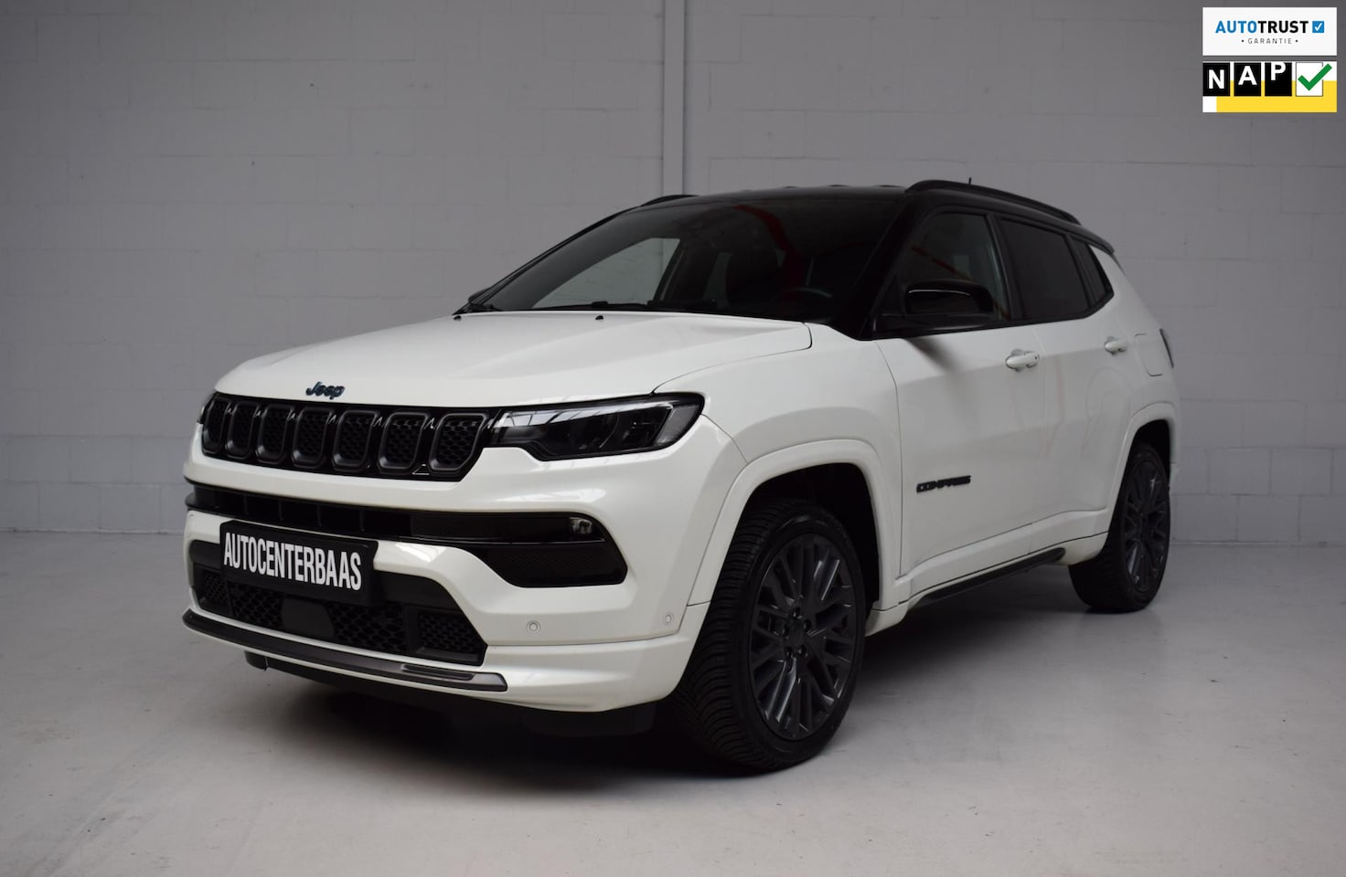 Jeep Compass - 4xe 240 Plug-in Hybrid Electric S LEER / CAMERA / STUURVERWARMING / ADAPT.CRUISE / CARPLAY - AutoWereld.nl