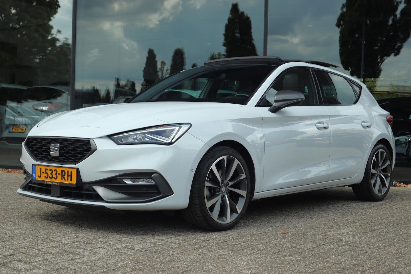 SEAT Leon - 1.5 TSI FR LAUNCH EDITION | PANO | VIRT. COCKPIT | LED | CAMERA | KEY-LESS | ACC | WINTERP - AutoWereld.nl
