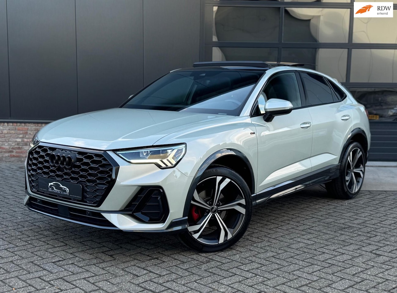 Audi Q3 Sportback - 35 TFSI S-Line 150 pk Pano//Camera/sfeerverlichting - AutoWereld.nl