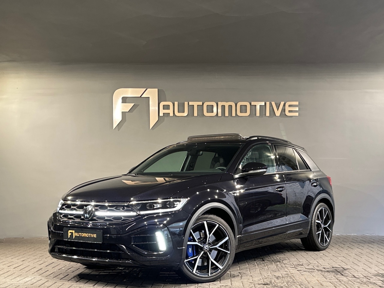 Volkswagen T-Roc - R 2.0 TSI 4M Pano|Beats|Keyless|IQ|Camera - AutoWereld.nl