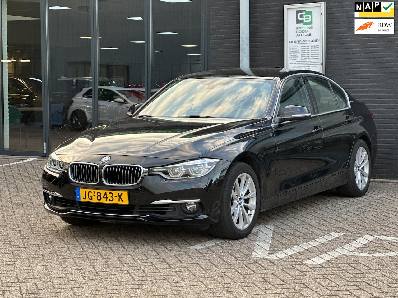 BMW 3-serie - 330e Luxury/2E EIG/NAVI/LEDER/NL-AUTO NAP!! - AutoWereld.nl