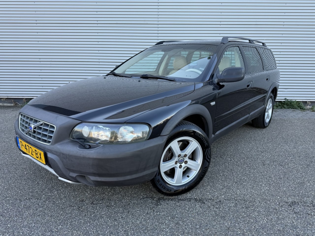 Volvo XC70 - 2.5 T AWD Crosscountry Automaat Pano Trekhaak Leer Cruise Airco - AutoWereld.nl