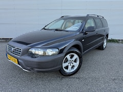 Volvo XC70 - 2.5 T AWD Crosscountry Automaat Pano Trekhaak Leer Cruise Airco