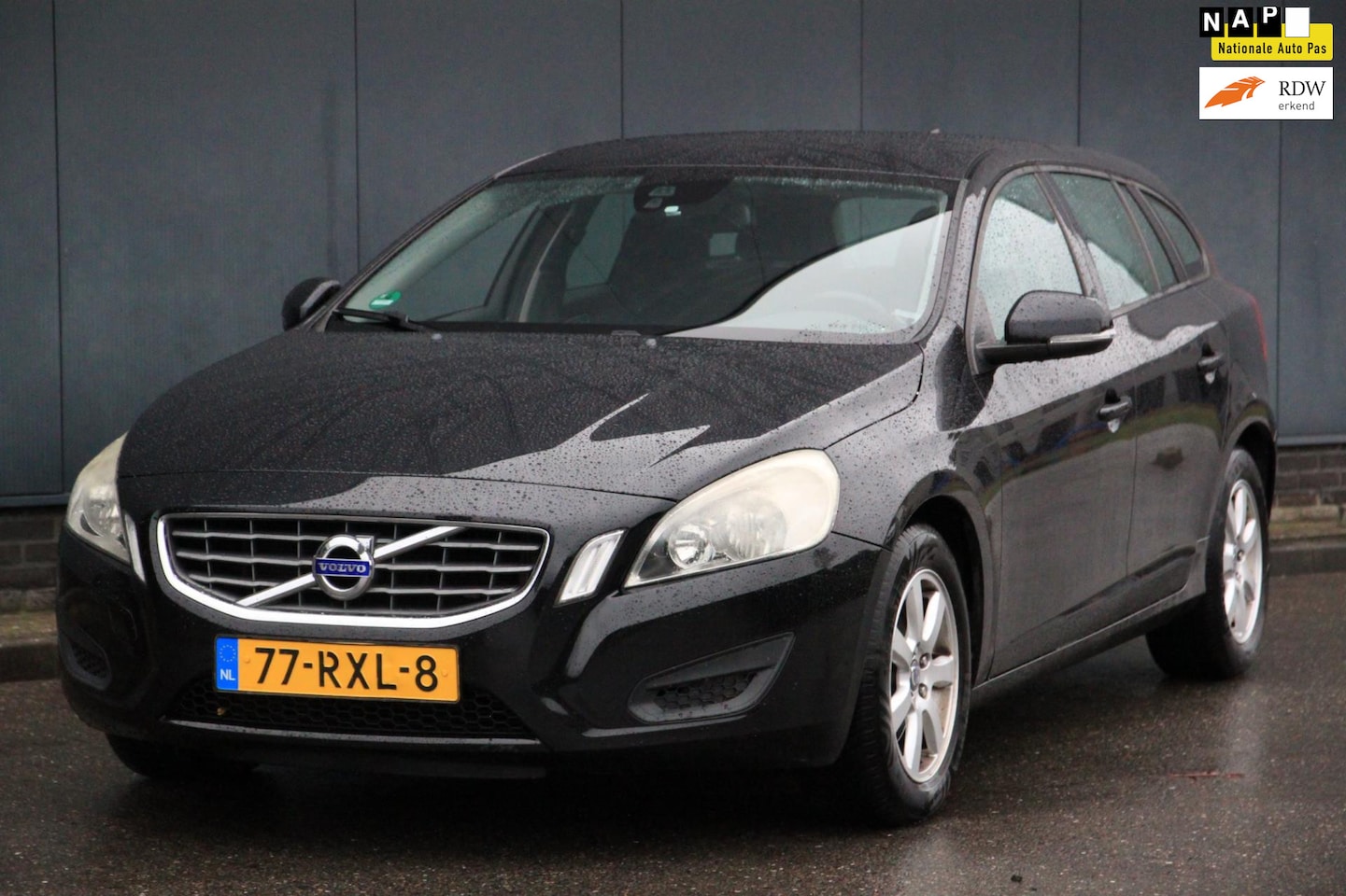 Volvo V60 - 1.6 T3 Kinetic Navigatie/Parkeersensor/Trekhaak - AutoWereld.nl