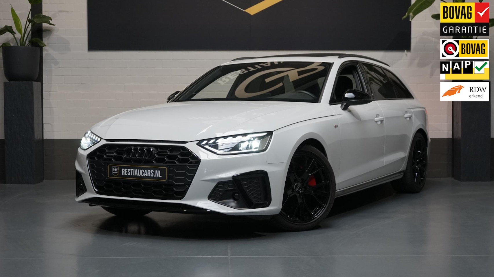 Audi A4 Avant - 40 TFSI Quattro Black Optik 3x S-Line AUTOMAAT-ACC-BANG&OLUFSEN-CAMERA-CARPLAY-KEYLESS-MAT - AutoWereld.nl