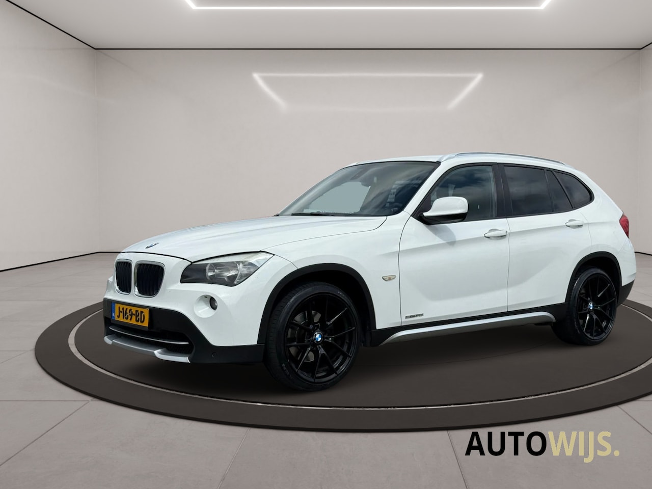 BMW X1 - LEDER|XENON|LM-VELG|NAVI|AUT|BIJGELUID MOTOR! - AutoWereld.nl