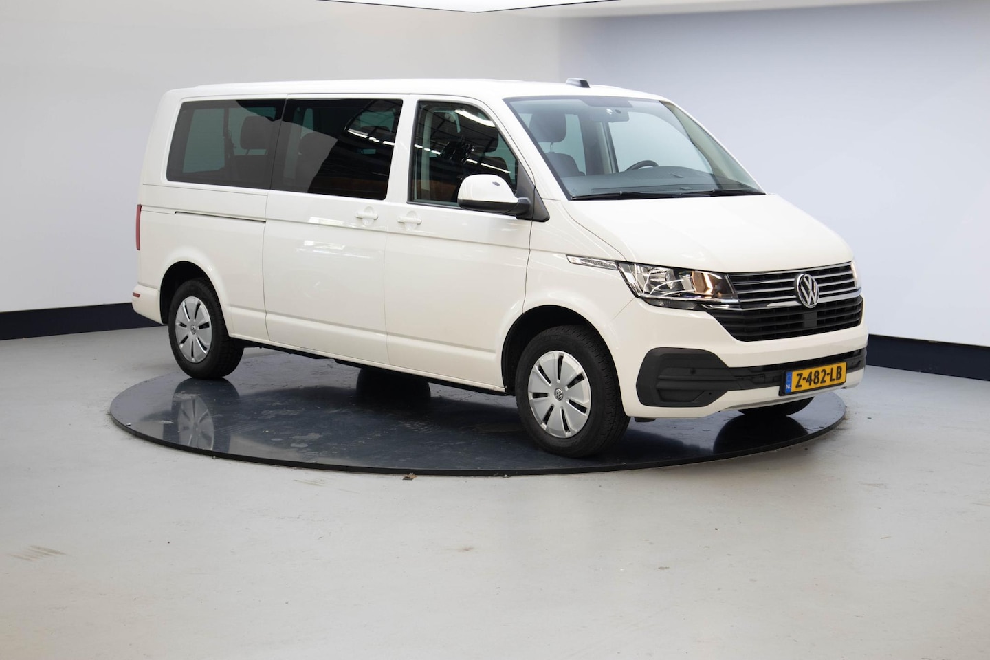 Volkswagen Transporter Caravelle - 2.0 TDI L2H1 Highline - AutoWereld.nl