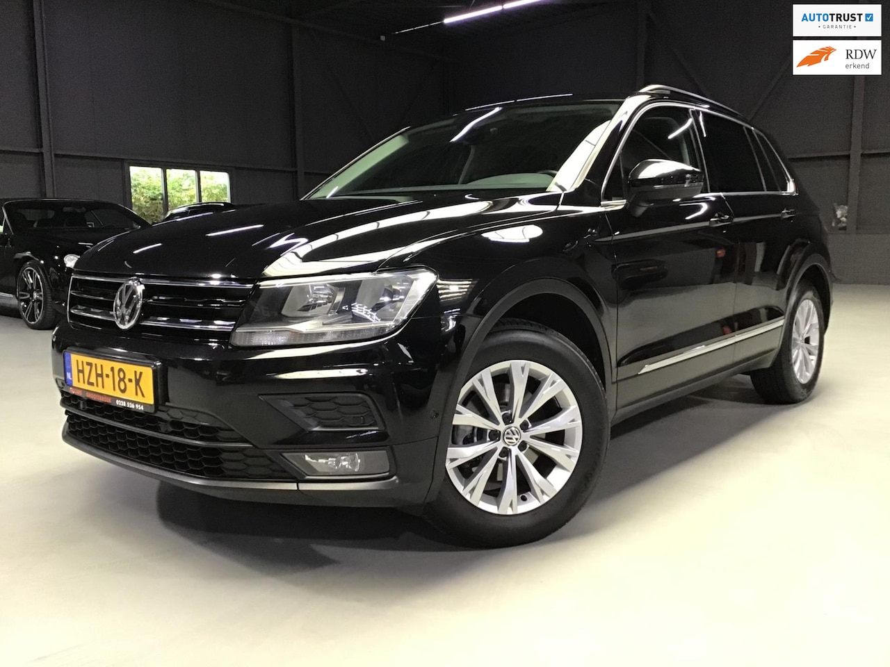 Volkswagen Tiguan - 2.0 TDI R-Line I Digital Dash I Camera I Carplay I Clima I Stuur & Stoelverw. I Elec Koffe - AutoWereld.nl