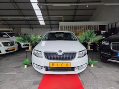 Skoda Octavia Combi - 1.6 TDI DSG Ambition 2013
