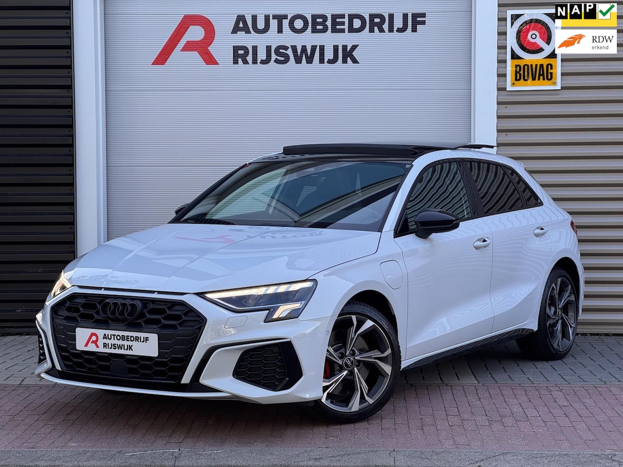 Audi A3 Sportback - 45 TFSI e S edition Competition Pano/RS zetels/B&O - AutoWereld.nl