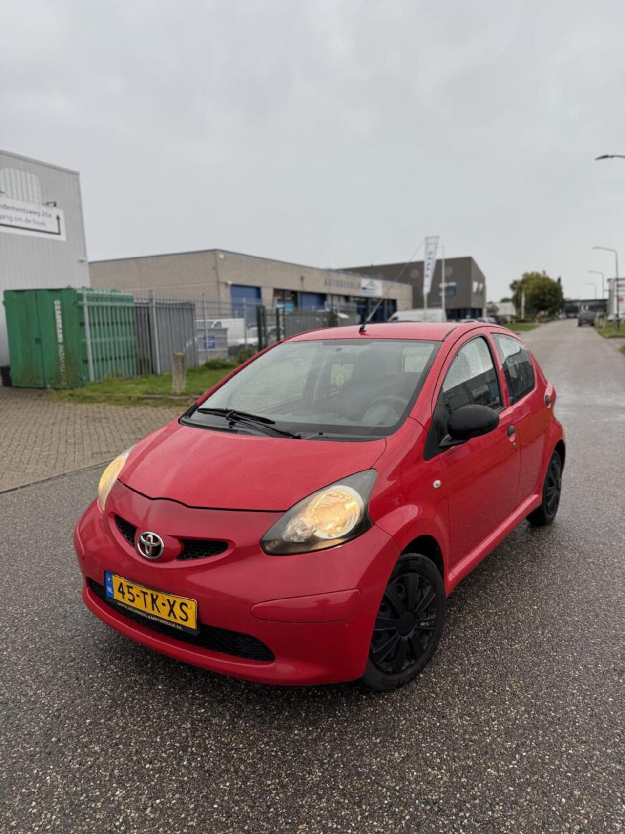 Toyota Aygo - 1.0-12V 5-deurs 2 sleutels Radio/Aux NIEUWE APK - AutoWereld.nl