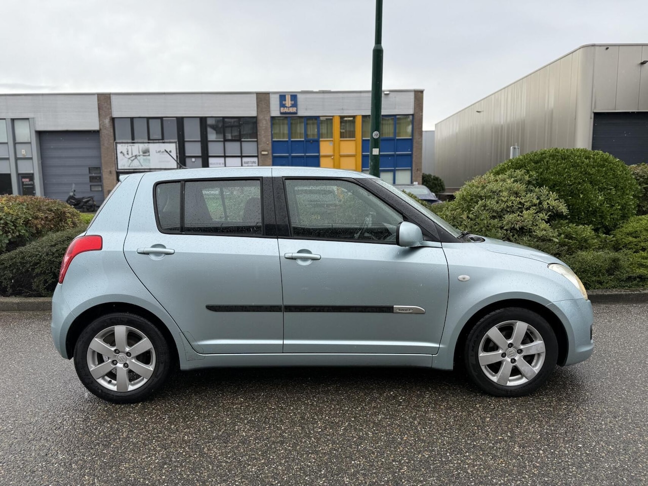 Suzuki Swift - 1.3 5-deurs CarPlay Airco Camera BOMVOL OPTIES - AutoWereld.nl