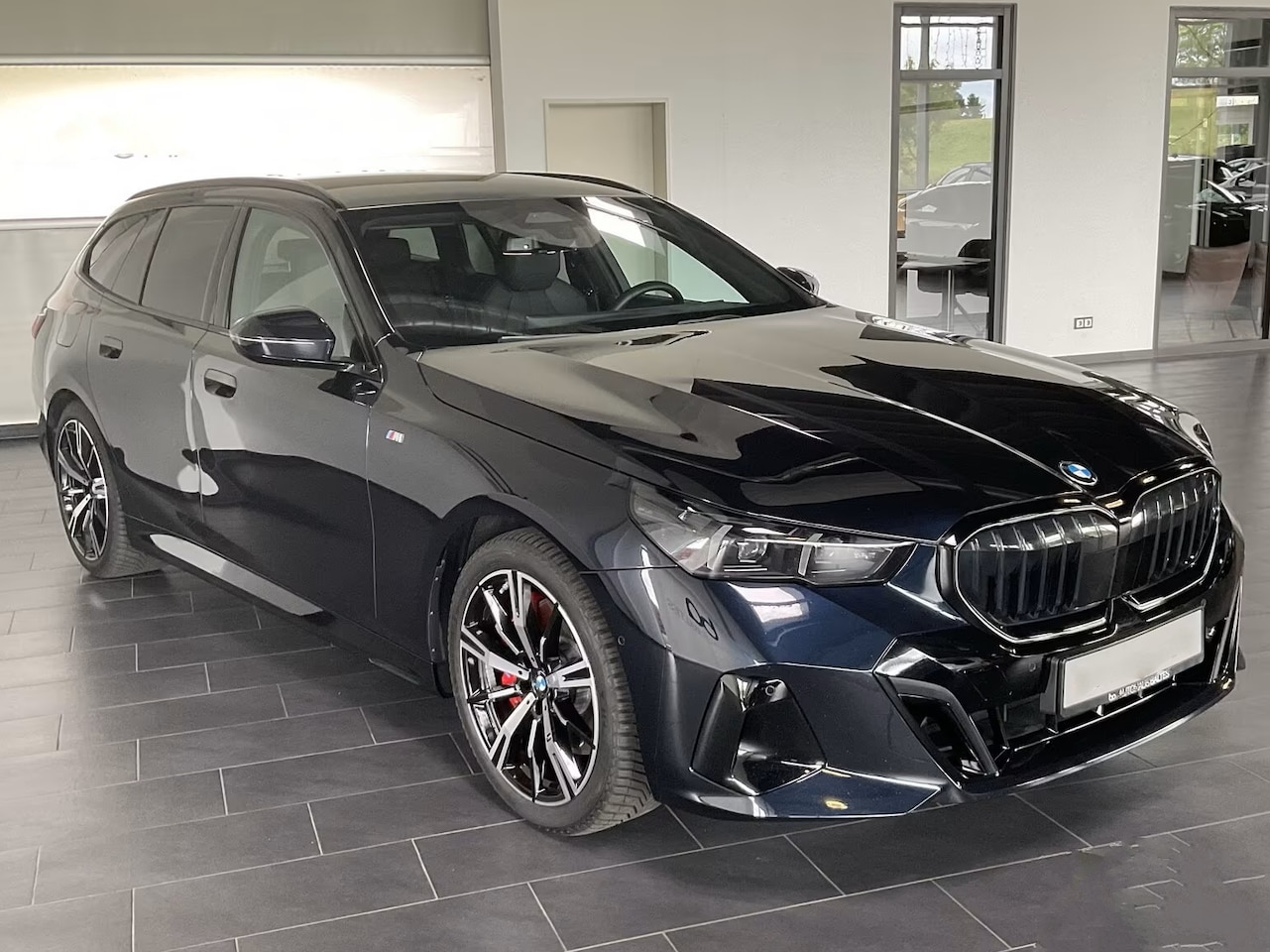 BMW 5-serie Touring - 540d xDrive M-SPORT Pro ** LED, PANORAMA, LEDER, 20-inch LMV, ICONIC GLOW, TREKH ** Ex BMW - AutoWereld.nl