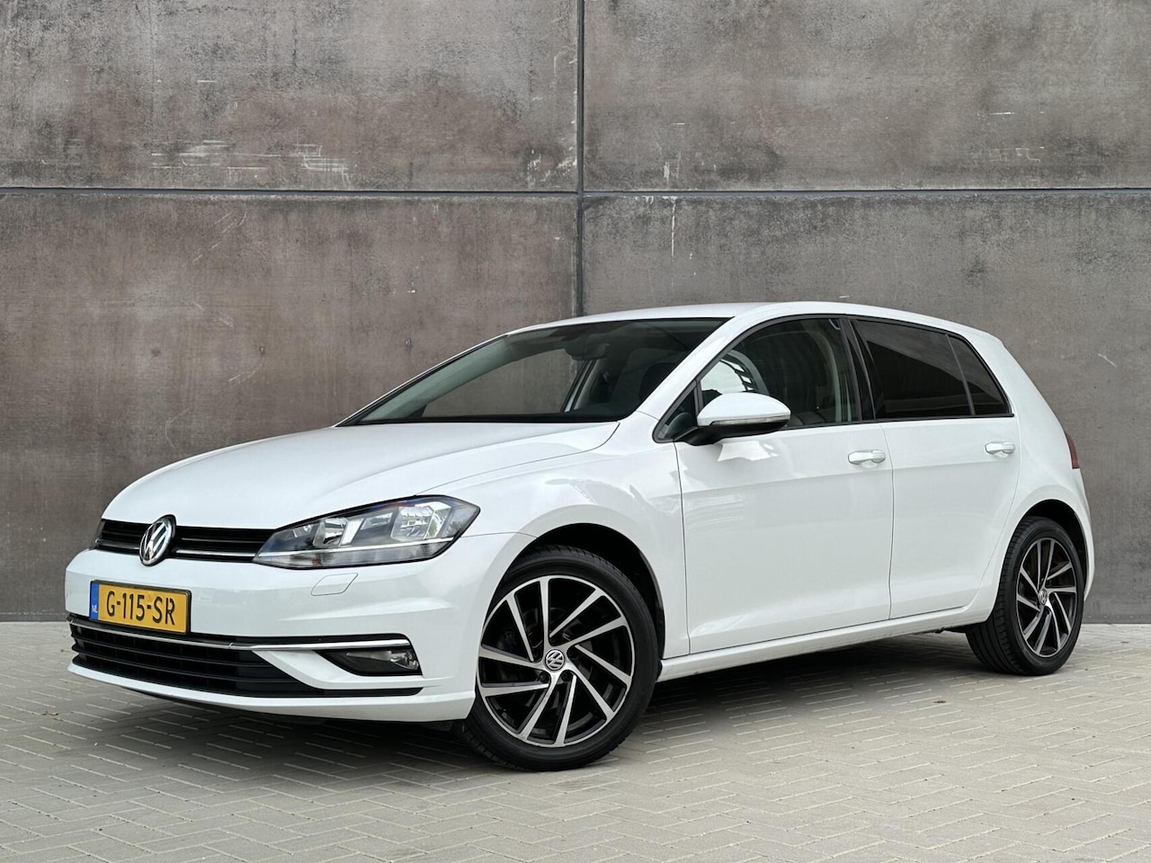 Volkswagen Golf - 1.6 TDI Comfortline Dealer OH | NAVI | Adap. Cruise | Clima | - AutoWereld.nl