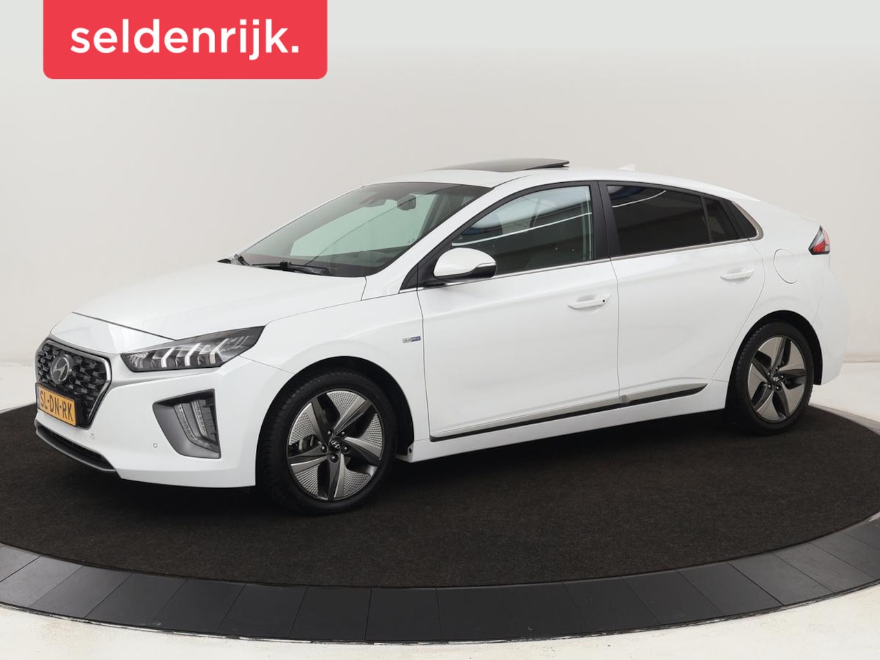 Hyundai IONIQ - 1.6 GDI Hybrid Premium | Schuifdak | Stoelventilatie | Leder | Adaptive cruise | Infinity - AutoWereld.nl