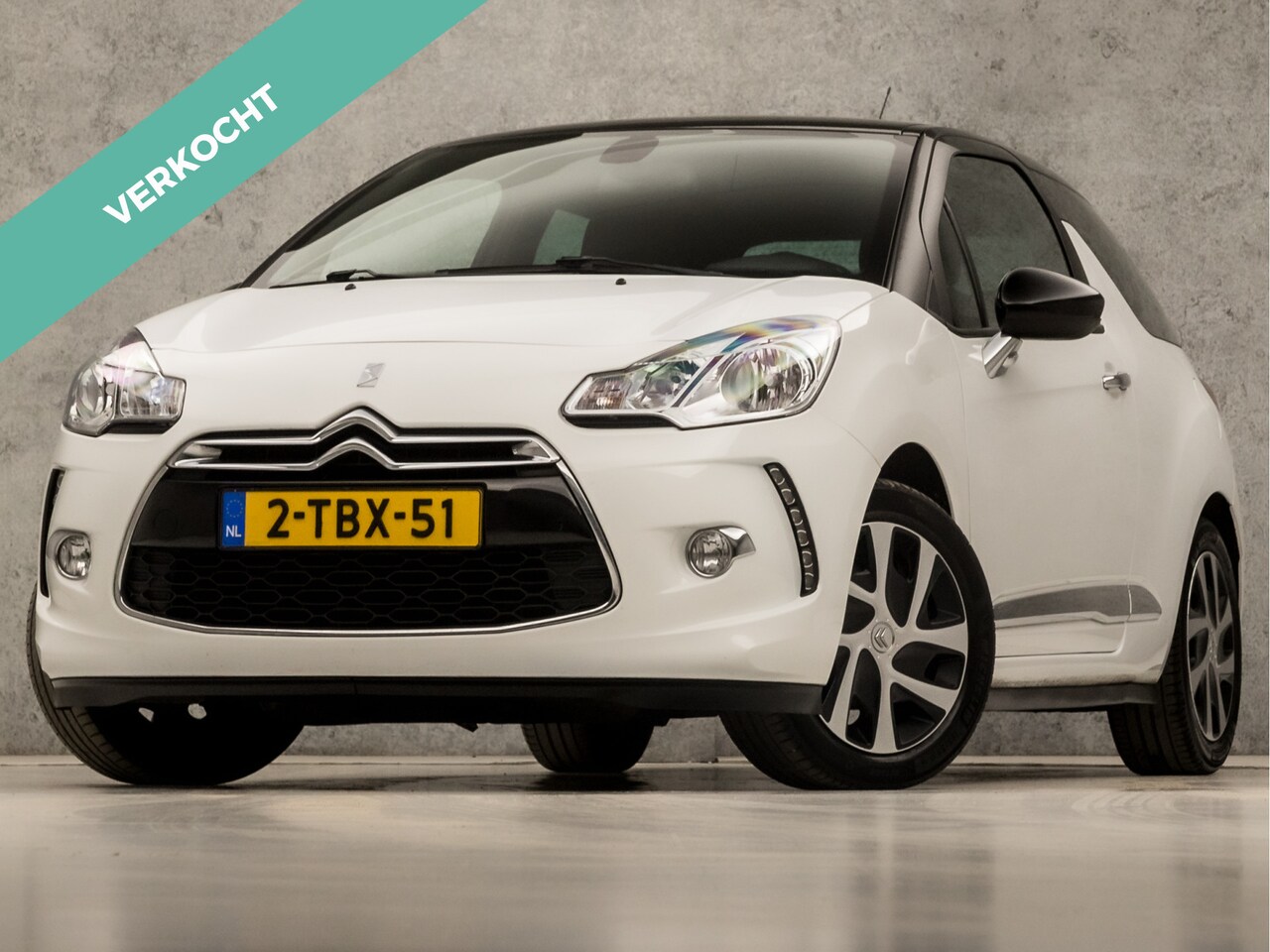 Citroën DS3 - 1.2 VTi So Chic Automaat (NAVIGATIE, CLIMATE, BLUETOOTH, ALCANTARA, SPORTSTOELEN, CRUISE, - AutoWereld.nl