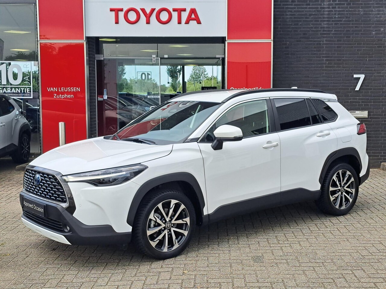 Toyota Corolla Cross - Hybrid 140 Style 4-SEIZOENSBANDEN ELEK. ACHTERKLEP STOEL- STUURVERWARMING - AutoWereld.nl