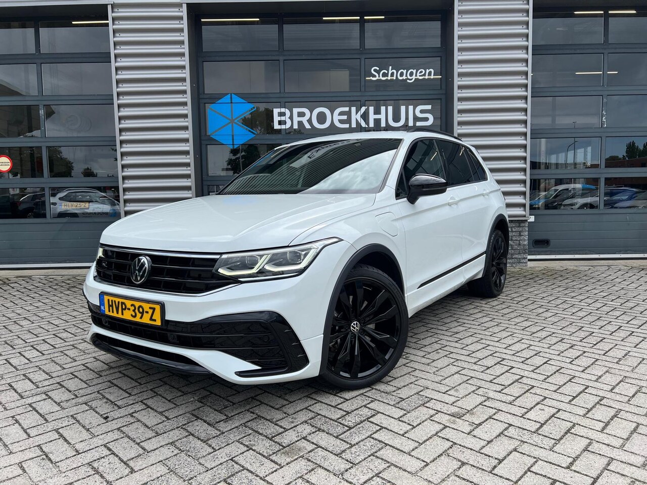 Volkswagen Tiguan - R-Line Business 1.4 TSI 245 pk eHybrid 6-DSG | Achteruitrijcamera | Airco (automatisch) | - AutoWereld.nl