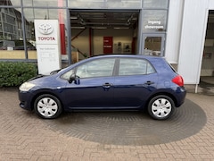 Toyota Auris - 1.4-16V Terra