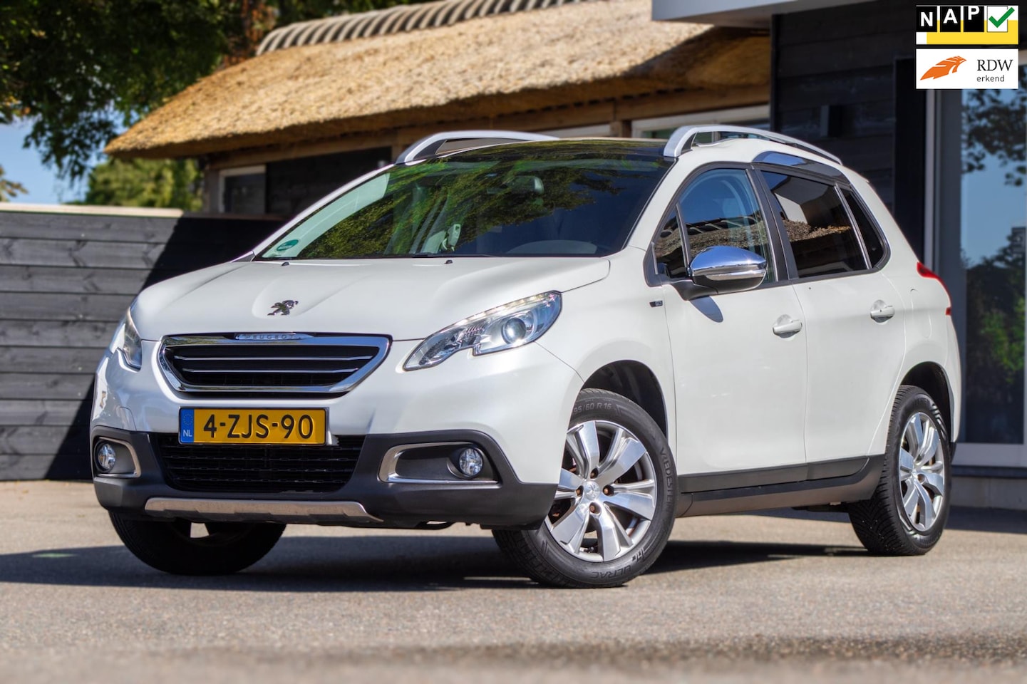Peugeot 2008 - 1.2 Style Distributieriem vervangen I Panoramadak I Trekhaak I NL Auto I NAP I Parkeersens - AutoWereld.nl