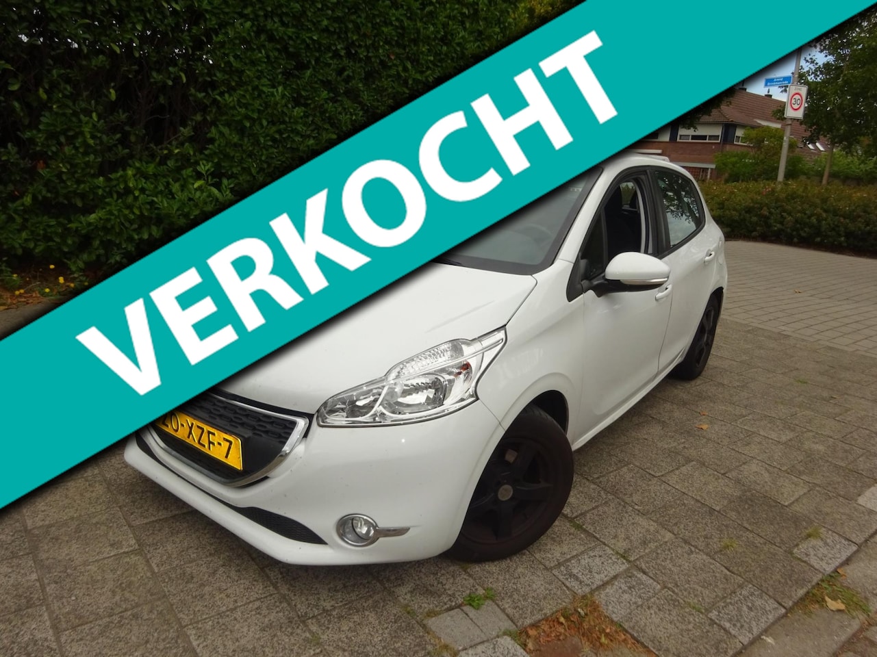 Peugeot 208 - MET NAVIGATIE, AIRCO & JAAR APK! - AutoWereld.nl