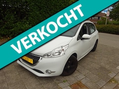 Peugeot 208 - MET NAVIGATIE, AIRCO & JAAR APK
