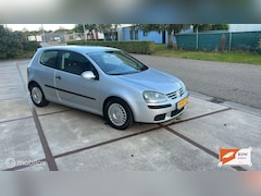Volkswagen Golf - 1.6 FSI Sportline