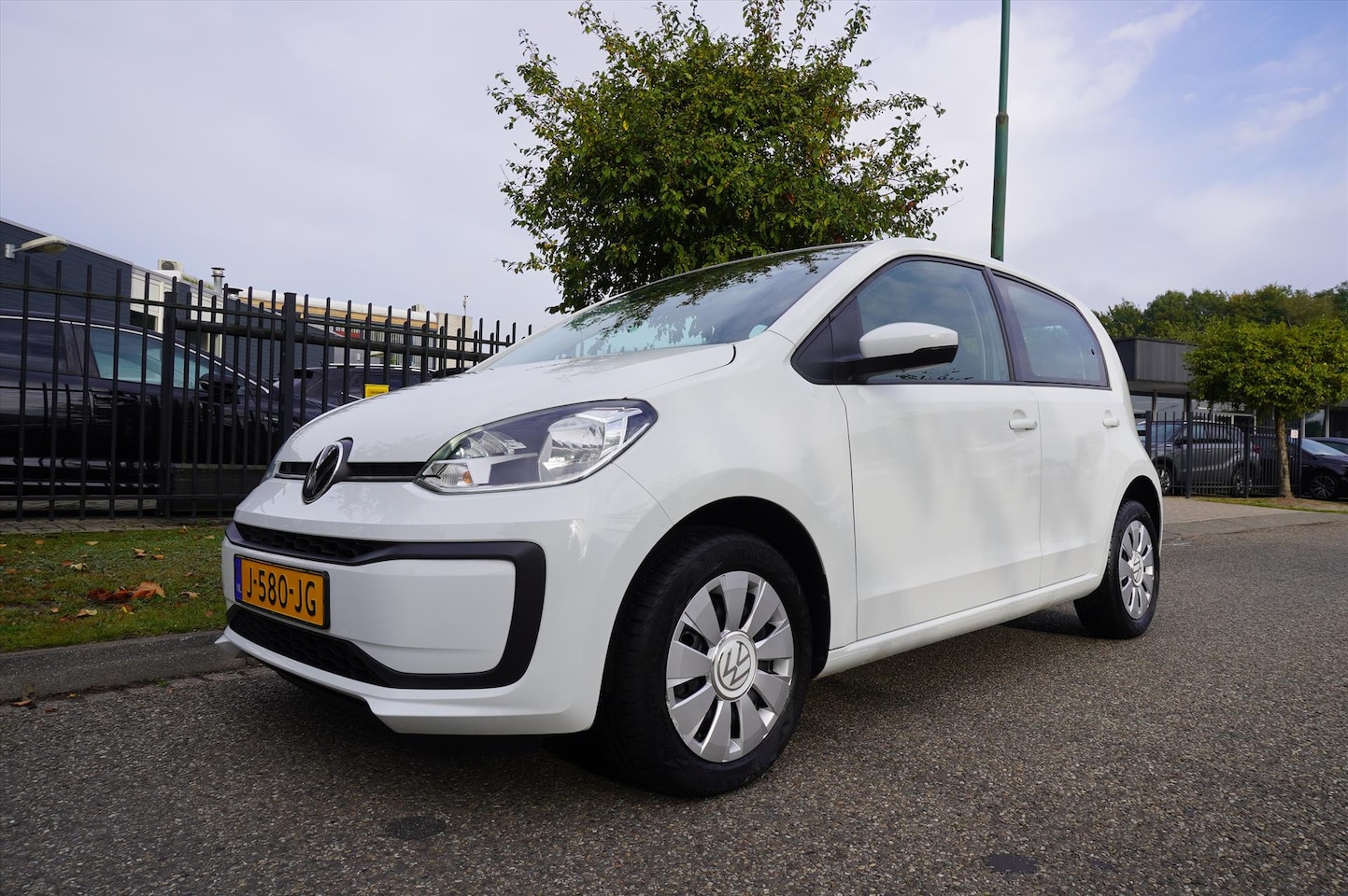 Volkswagen Up! - 1.0 60PK Up! Executive Parkeercamera Climatronic - AutoWereld.nl