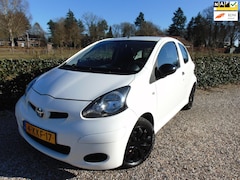 Toyota Aygo - 1.0-12V Access 3-DRS. , Stuurbekrachtiging , Zuinige Auto