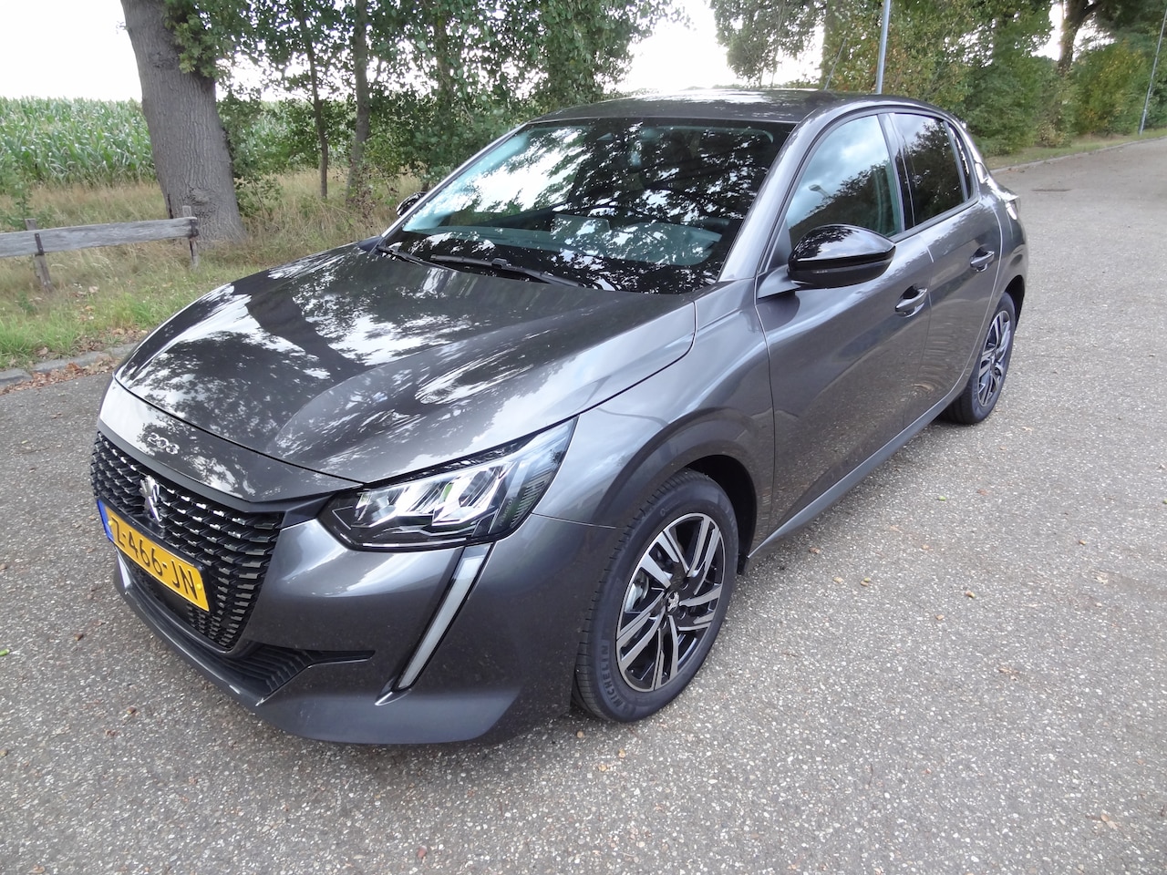 Peugeot 208 - 1.2 PureTech Allure Pack 5452 km ! Stoelverw Carplay Camera Radar Pdc Digital dashbord - AutoWereld.nl