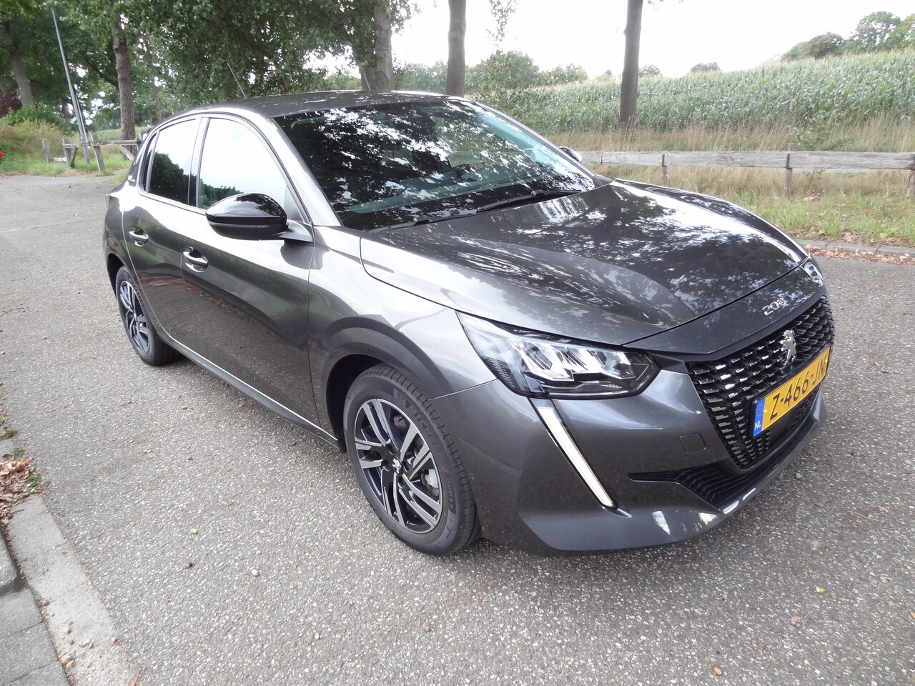 Peugeot 208 - 1.2 PureTech Allure Pack 5452 km ! Stoelverw Carplay Camera Radar Pdc Digital dashbord